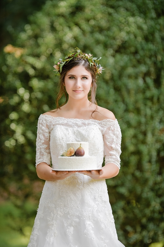 Old Lystra Inn Wedding | Inspiration | Bride with Cake